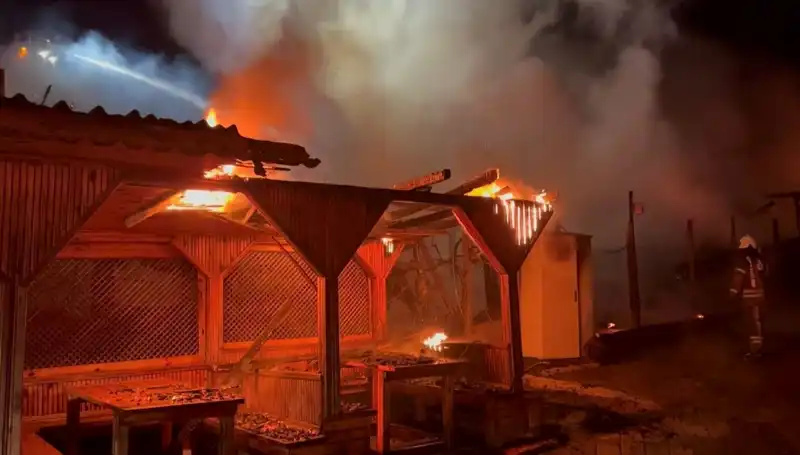 Şile'de Gözleme Restoranında Korkutan Yangın: Altı Mekan Birden Alev Alev Yandı