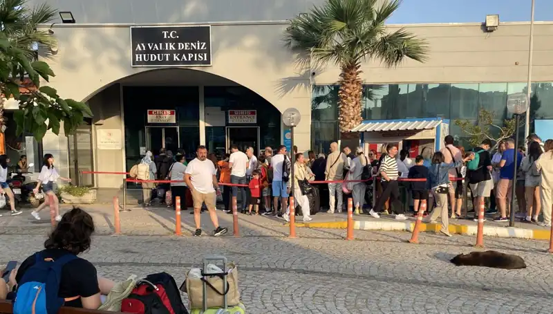 Bayramda Midilli Adası'nın Cazibesi: Tatilciler Akın Etti
