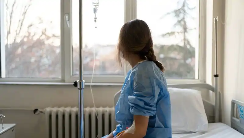 27 Yaşındaki Kadında Meme Kanseri Geç Tanı: Doktorlar "Ciddi Değil" Demişti