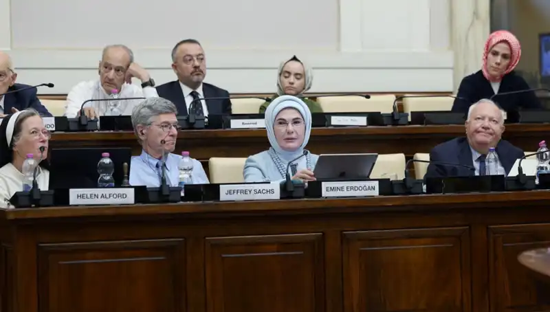 Emine Erdoğan, Vatikan'da "Dünya 5'ten Büyüktür" Söylemiyle Dikkat Çekti