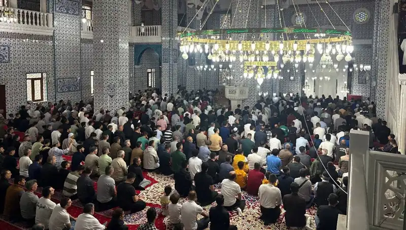 Iğdır'da İlk Bayram Namazı Coşkusu: Müslümanlar Bir Araya Geldi