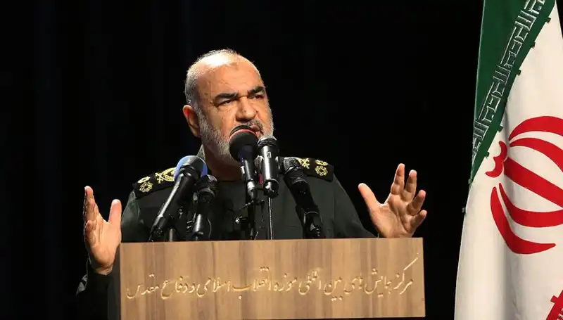 İran Devrim Muhafızları'ndan Trump'a Sert Yanıt: "Yıkıcı Bir Karşılık Gelecek"