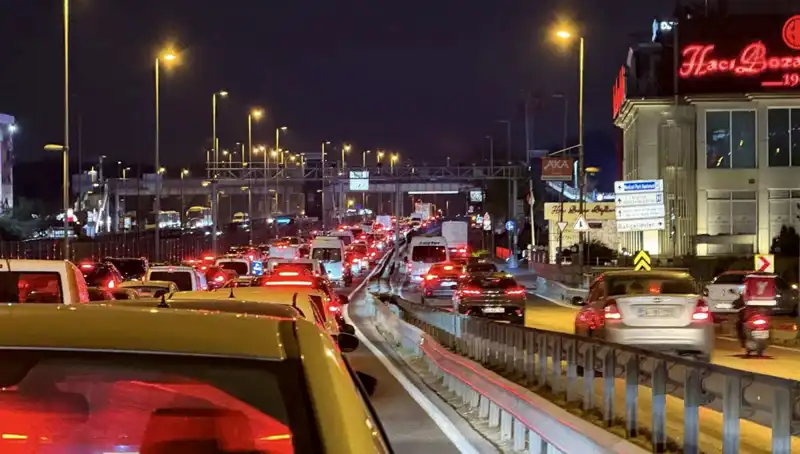 Yenibosna Metrobüs Yaya Üst Geçidi: Gelişmeler ve Yenilikler