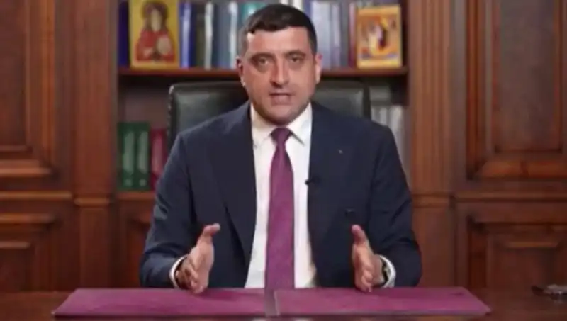 Romanya’da Seçimlerin İlk Turunda Aşırı Sağcı Aday Fark Yaratıyor