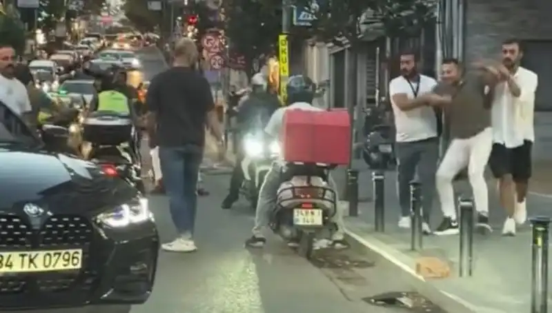 Nişantaşı'nda Yol Verme Kavgası: Sopalı Saldırı Kadınla Baş Başa