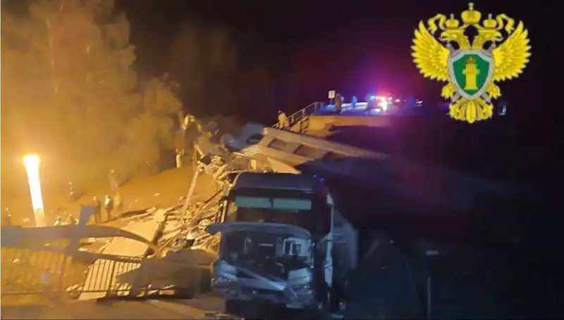 Rusya'da Köprünün Çökmesi: Düğümdeki Trenin Üzerine Yıkıldı, Can Kayıpları Var