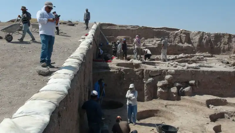 Oylum Höyük’te Kazılar Sıcak Havalara Rağmen Devam Ediyor