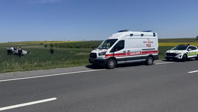 Edirne'de Devrilen Otomobilde Yaralanan Eş ve Eşinin Durumu Merak Ediliyor