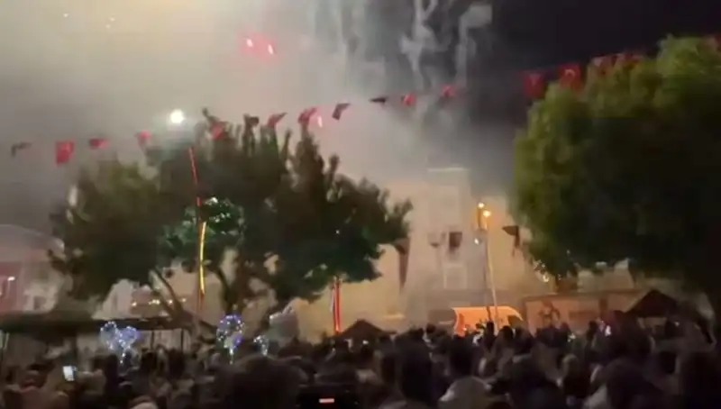 Havai Fişek Gösterisi Sonrası Hastaneler Dolup Taştı: Neler Oldu?