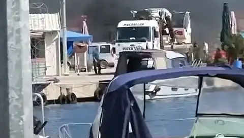 Tuzla Balıkçı Barınağında Yangın Korkuttu: Lastikler Alev Alev Yandı!