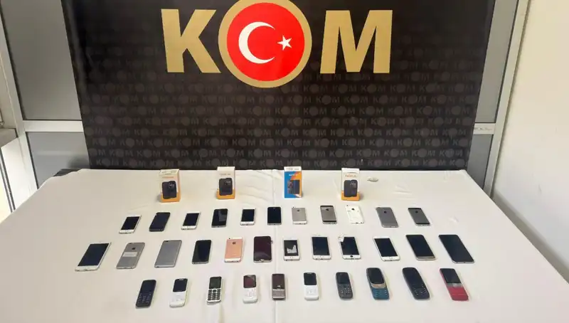 37 Gümrük Kaçağı Cep Telefonu İkinci El Pazarında Ele Geçirildi