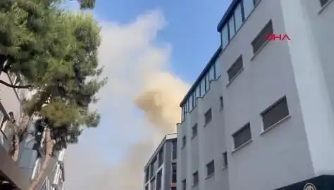 İstanbul'daki İş Merkezinde Büyüyen Yangın, Ekipler Zamanla Yarışıyor