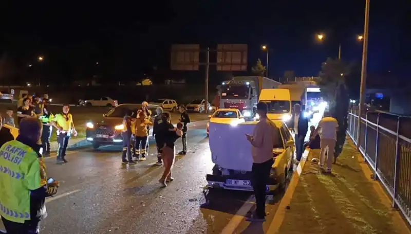 Otoyolda Şoke Eden Geri Dönüş Kazası: İki Çocuk, Dört Yaralı!