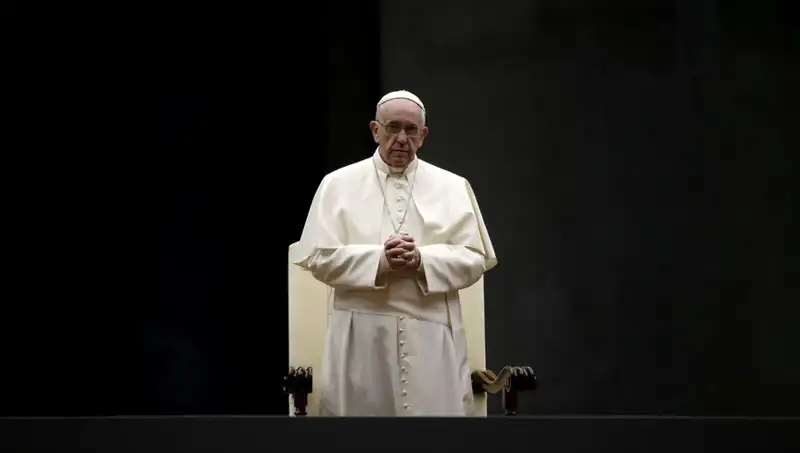 İlklerin Papası: Kapıcılıktan Vatikan'a Giden Yolda Francis’in Hikayesi