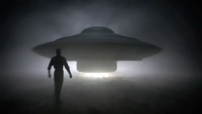 UFO Uzmanı Sıra Dışı Açıklamada Bulundu: Uzaylılar Masum İnsanları Hedef Alıyor