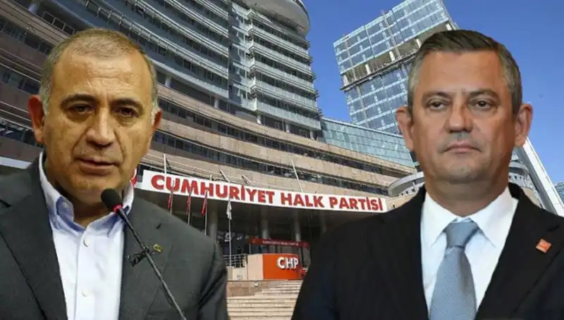 CHP Kuruluş Töreninde Tüm Gözler Özgür Özel ve Tekin'in Üzerinde