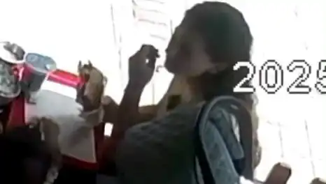 Tost ve Saç Skandalı: Genç Kadının Çarpıcı Eylemi Neden Şok Etti?
