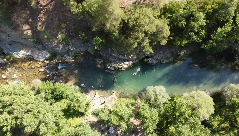 Adana'da Nem Sıcaklığı Bunalttı, Yaylacılar Doğal Kaynaklarda Serinliyor