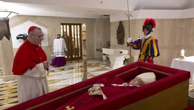 Tüm Dünyayı Şok Eden Gelişme: Papa'nın Tabuttaki Fotoğrafları Yayınlandı