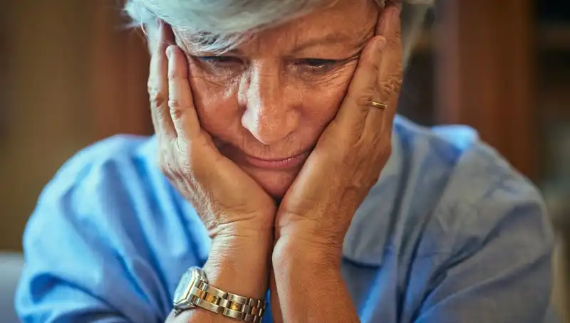 40'lı Yaşlarda Alzheimer Tanısı: Stres Kaynaklı Sanılan Erken Uyarı İşaretleri