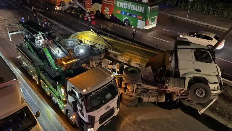 Hafriyat Kamyonu Devrildi: Olay Yerinde Neler Yaşandı?