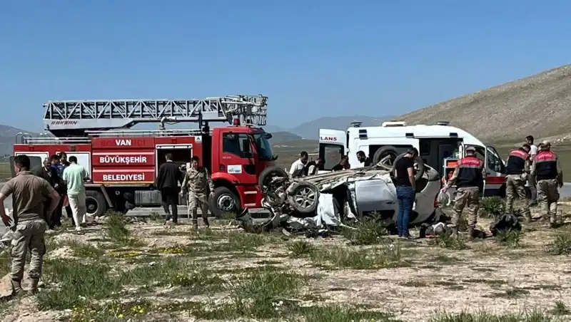 Van'da Korkunç Kaza: Dört Kişi Hayatını Kaybetti, İki Kişi Yaralandı