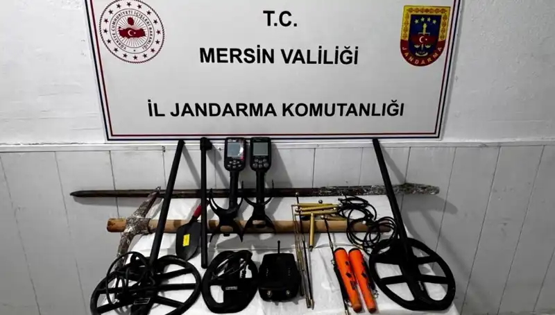 Kaçak Kazı Operasyonunda 10 Kişi Gözaltına Alındı, Artefaktlar Ele Geçirildi