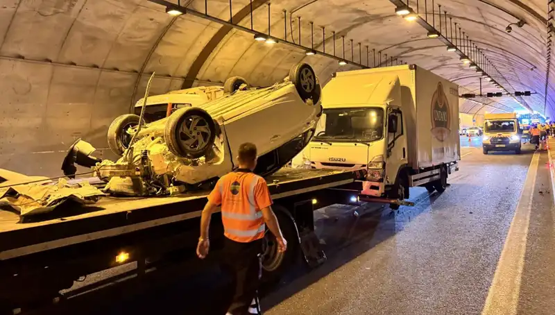 Kuzey Marmara Otoyolu'nda Trafik Kazası: Otomobil Kamyonetle Çarpıştı