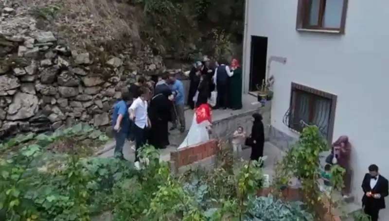 Sosyal Medyayı Şaşkına Çeviren Olay: Düğünde Açılan Ateş ve Panik Anları