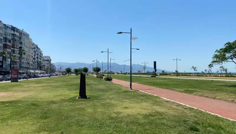 İzmir’de Sıcaklık Rekoru Kırıldı: Kordon'da İnsan Yok!