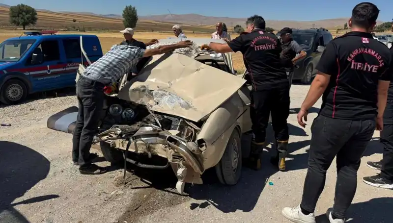 Kahramanmaraş’ta Feci Kaza: Kamyonet ve Otomobil Çarpıştı, 3 Yaralı