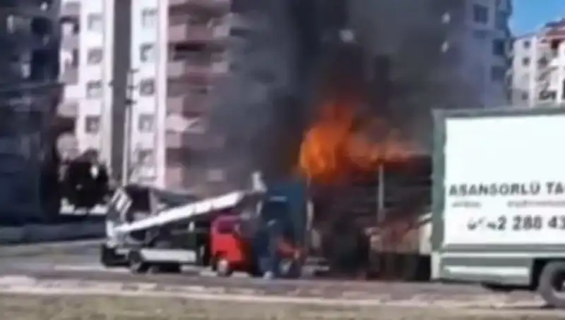 Alev Alev Yanan TIR'ın Kıyamet Anı: Kül Haline Geldi