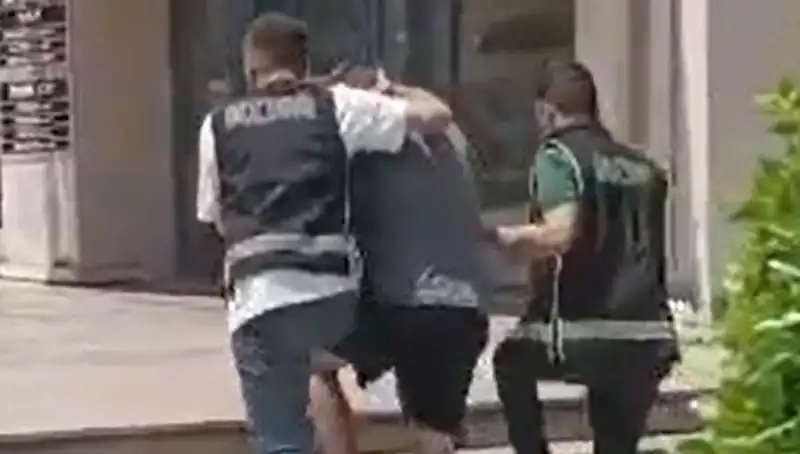 Turiste Şok! Sahte Dövizle Alışveriş Yapan Yabancı Sınır Dışı Edildi