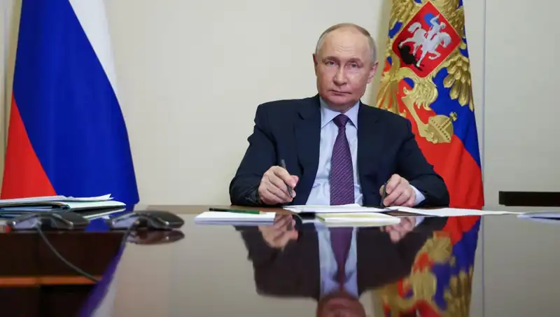 Putin, Esad'ı Suriye'den Gitmekten Neden Vazgeçirdi?