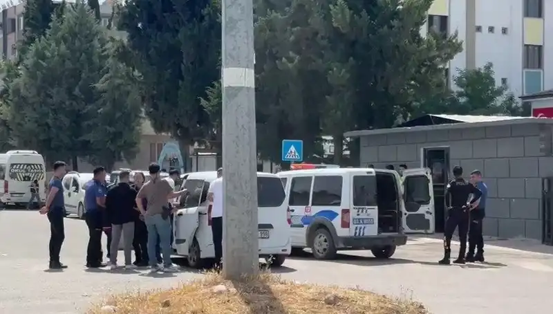 Adliye Önünde İki Aile Arasında Kanlı Çatışma: 5 Yaralı, 7 Gözaltı